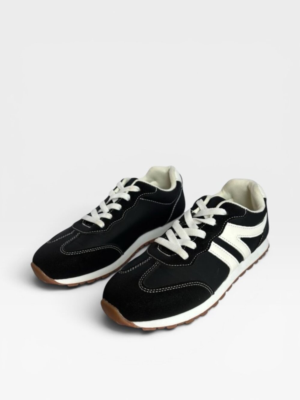 Black White Retro Sneakers Lace Up Athletic Casual Shoes Gum Sole Size 7.5 - Picture 11 of 11